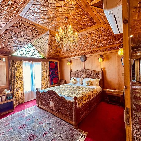 New Jacquline Heritage Houseboats Srīnagar Exterior foto