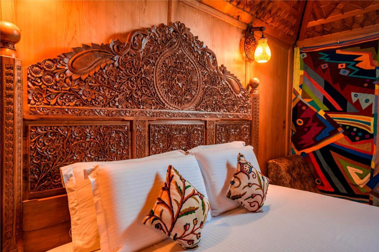 New Jacquline Heritage Houseboats Srīnagar Exterior foto