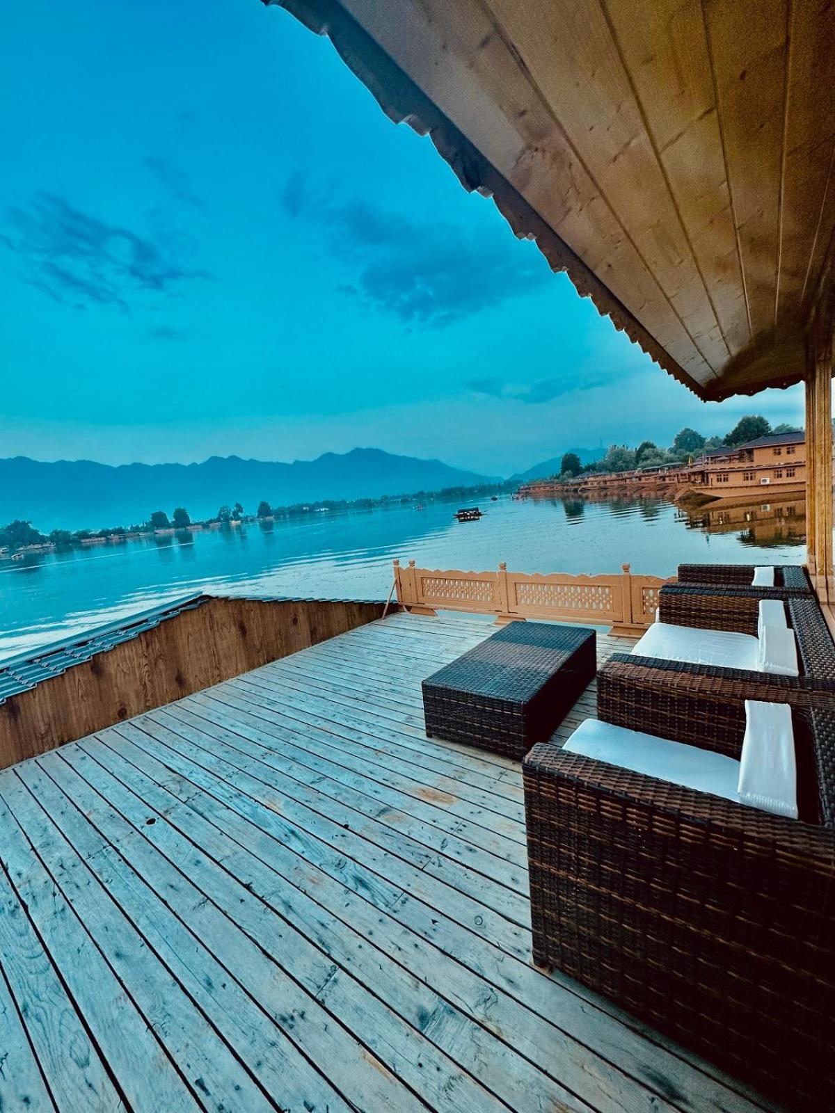New Jacquline Heritage Houseboats Srīnagar Exterior foto
