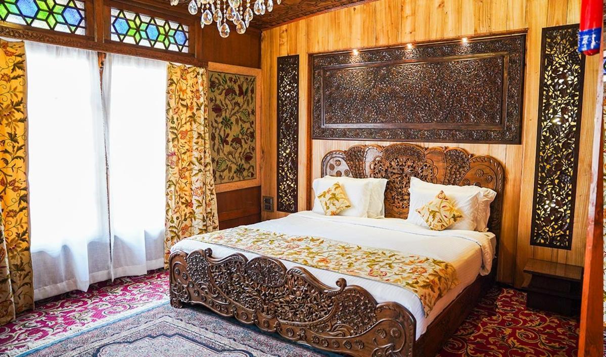 New Jacquline Heritage Houseboats Srīnagar Exterior foto