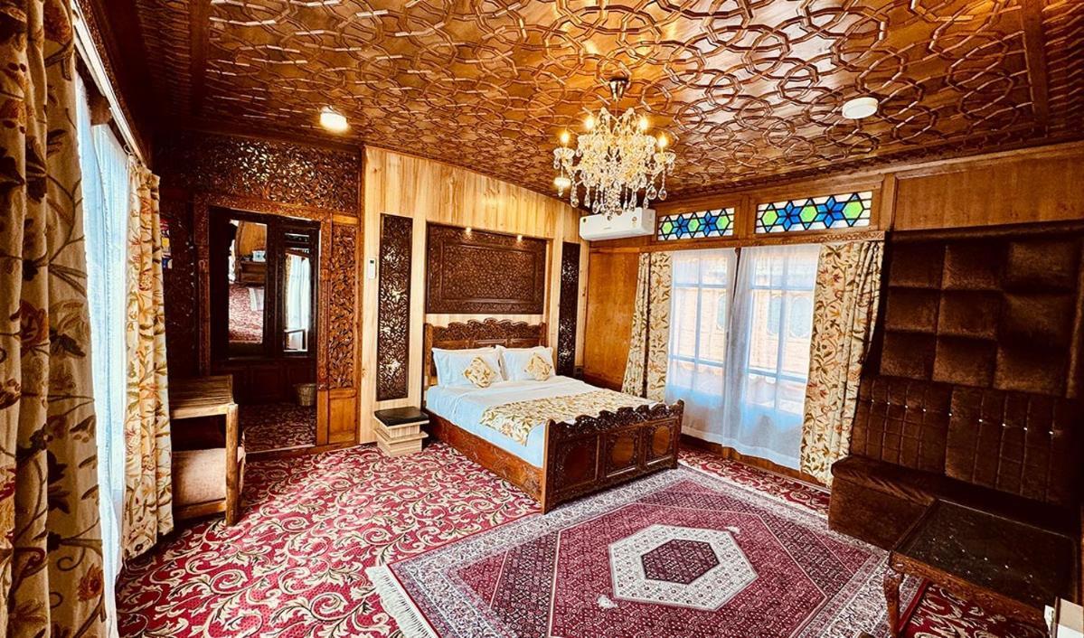 New Jacquline Heritage Houseboats Srīnagar Exterior foto