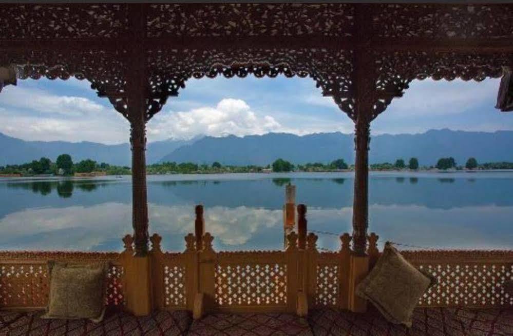 New Jacquline Heritage Houseboats Srīnagar Exterior foto