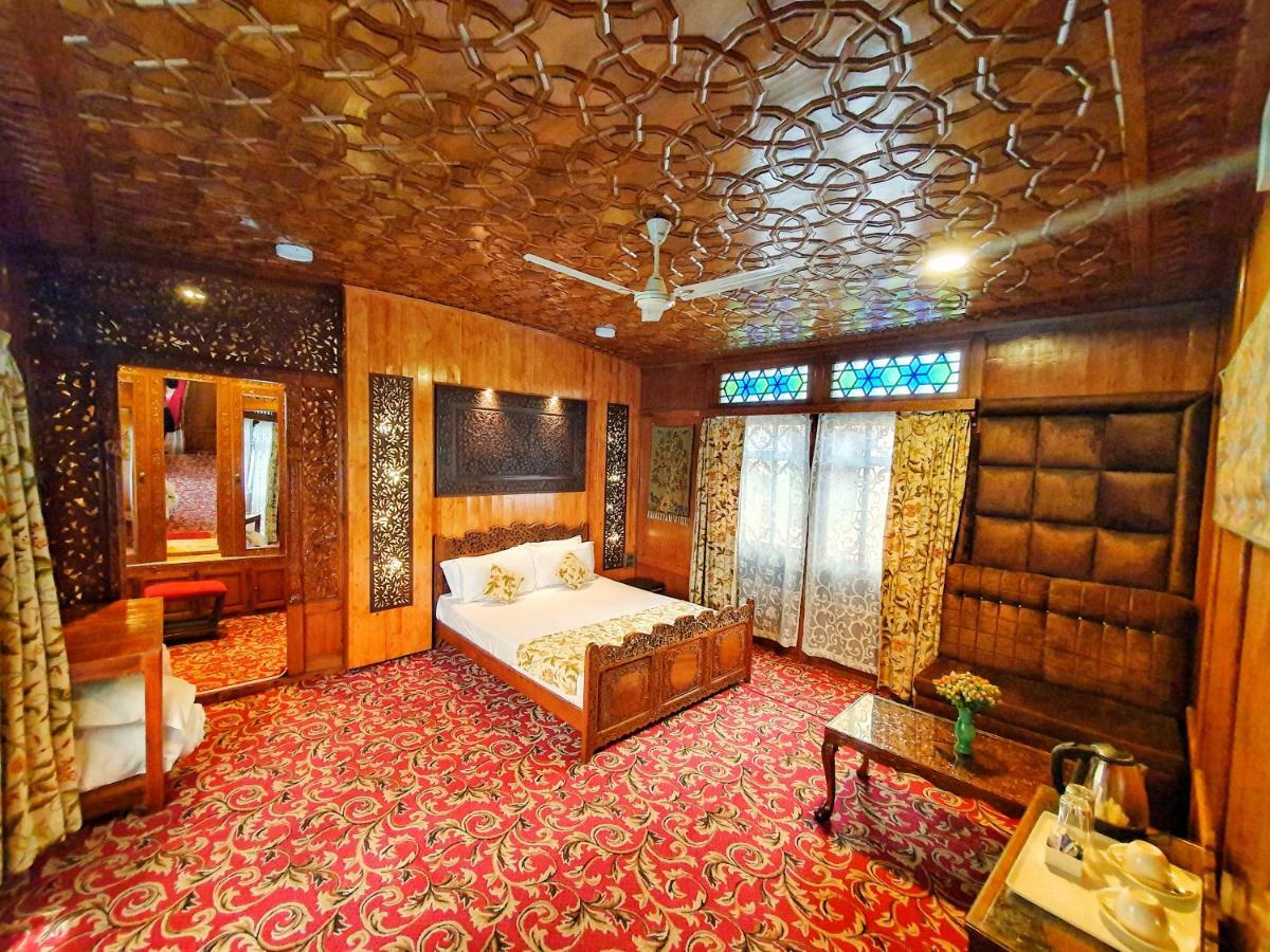 New Jacquline Heritage Houseboats Srīnagar Exterior foto